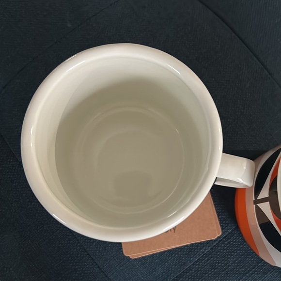 Set of  Orla Kiely “70’s Flower Oval/persimmon” enamel mugs, 17 oz. - Picture 3 of 8